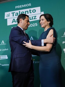 Archivo - La presidenta de la Comunidad de Madrid, Isabel Díaz Ayuso, y el presidente de la Junta de Andalucía, Juanma Moreno