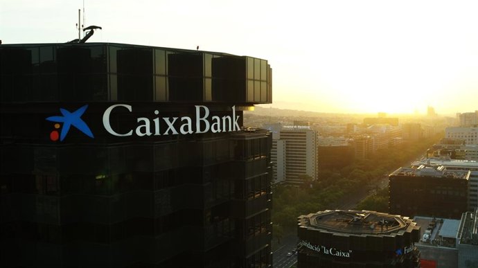Exterior del edificio corporativo de CaixaBank en Barcelona.
