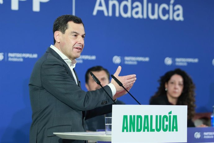 El presidente del PP de Andalucía y de la Junta, Juanma Moreno, en una imagen de archivo de una intervención ante la Junta Directiva Autonómica de su partido.