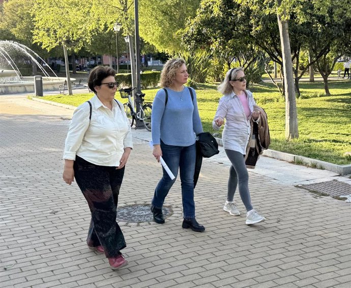 La portavoz de Podemos Sevilla, Susana Hornillo, en el Parque de los Perdigones.
