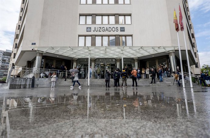 Archivo - Entrada de los Juzgados de Plaza de Castilla, a 14 de mayo de 2025, en Madrid (España). El delegado del Gobierno en Madrid, Francisco Martín Aguirre, está citado a declarar hoy como investigado ante el juez Juan Carlos Peinado por un presunto de