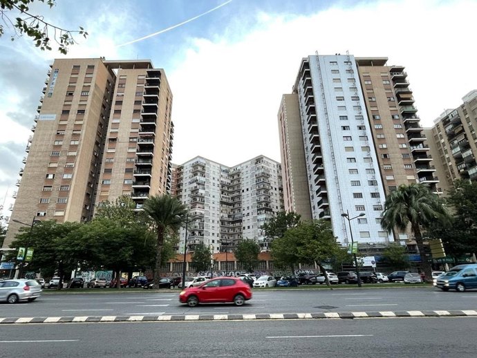 Archivo - Dos edificios de la ciudad