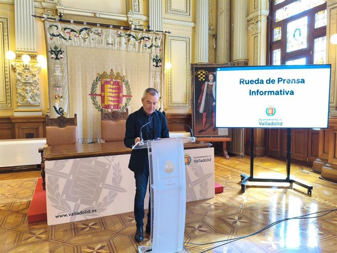 El concejal de Urbanismo y Vivienda, Ignacio Zarandona, durante la rueda de prensa.