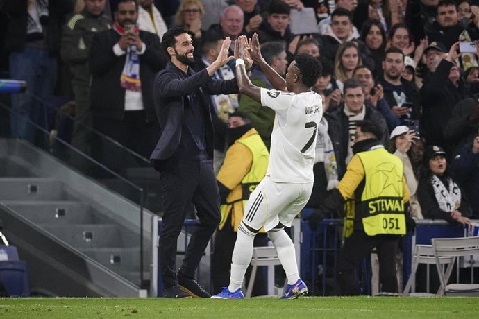 Archivo - January 20, 2026, Madrid, Madrid, Spain: Real Madrid CF's coach Alvaro Arbeloa (L) and Vinicius Junior during Champions League 2025/2026 match. January 20, 2026.