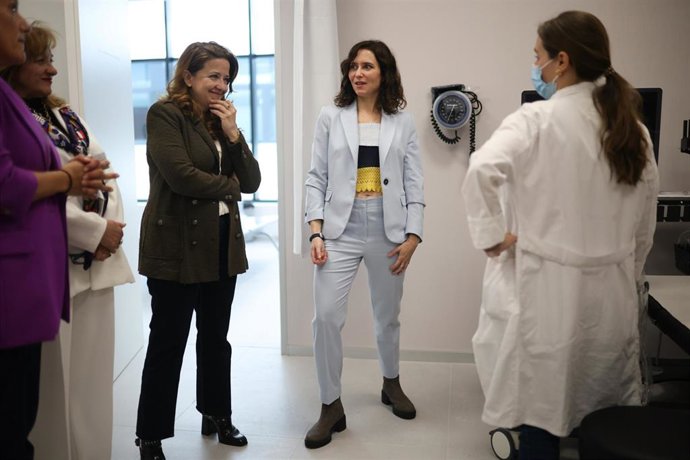 Ayuso visita el nuevo Centro de Salud de Atención Primaria Parla Este y Centro de Salud Mental