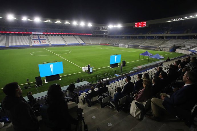 Futbol, Ceremonia Protocolar de inauguracion del Claro Arena.  El presidente de Cruzados, Juan Tagle, y el gerente general de Claro Chile, Alfredo Parot, encabezan la Ceremonia Protocolar de inauguracion del Claro Arena, el nuevo estadio de Universidad