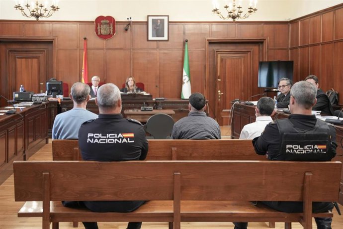 Comienzo del juicio del crimen del mercadillo de Alcosa con la constitución del jurado popular.