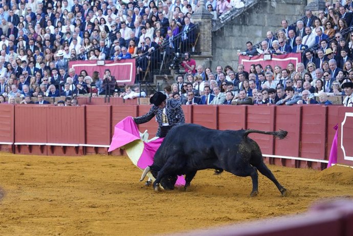 El torero José Antonio Morante de la Puebla durante la primera corrida del abono taurino en la Real Maestranza de Caballería. A 5 de abril de 2026, en Sevilla (Andalucía, España). 