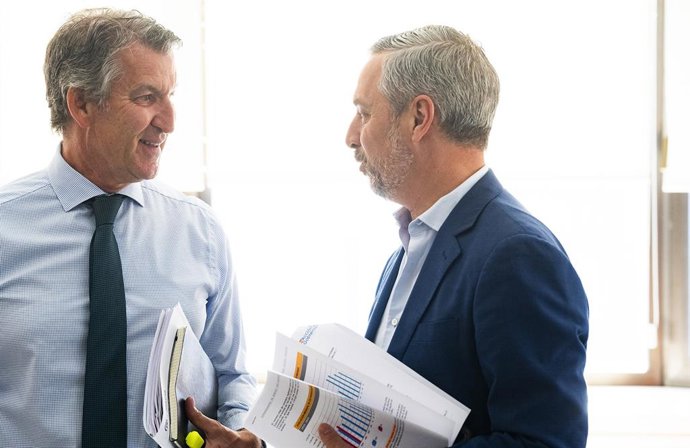 Alberto Núñez Feijóo ao lado de Juan Bravo