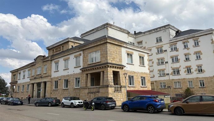 Entrada al Hospital Monte de San Isidro (León), que se ha visto afectada por chiches.