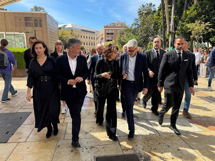 Foto de archivo de María Jesús Montero y Josele Aguilar durante la Semana Santa en Málaga