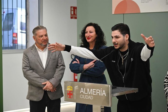 RVFV durante el acto de presentación de su incorporación al cartel de la tercera edición del Puro Latino Fest de Almería.