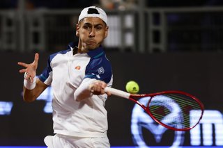 Tenis, Alejandro Tabilo vs Thiago Tirante El tenista Alejandro Tabilo de Chile regresa la bola en contra de Thiago Tirante de Argentina por el ATP 250 de Santiago 2026 en el Club Deportivo San Carlos de Apoquindo en Santiago, Chile. 26/02/2026 Felipe