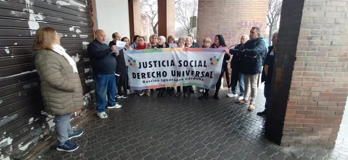 Archivo - La Asociación Andaluza de Barrios Ignorados (AABI) en Córdoba presentan un informe sobre el estado de Las Moreras en una imagen de archivo.