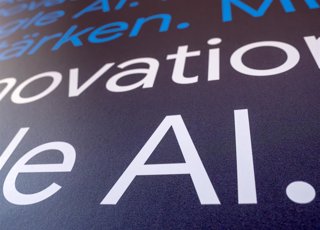 Archivo - Siglas en inglés de Inteligencia Artificial (archivo).