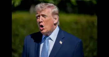 Trump amenaza con encarcelar al periodista que publicó que había un militar de EEUU desaparecido en Irán