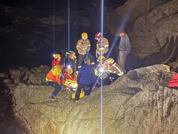 Rescat d'una persona que va caure a les roques a la Cala de la Fosca, a Palamós