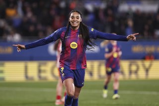 Archivo - Salma Celeste Paralluelo Ayingono of FC Barcelona celebrates a goal during the Spanish Women league, Liga F, football match played between FC Barcelona and Atletico de Madrid at Johan Cruyff Stadium on January 14, 2026 in Sant Joan Despi, Barcel