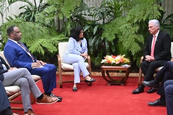 El presidente cubano, Miguel Díaz-Canel, y los miembros de la Cámara de Representantes estadounidense Pramila Jayapal y Jonathan Jackson