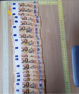 Detingudes dos persones per sostraure una targeta bancària i traure diners en un caixer de Vinaròs 