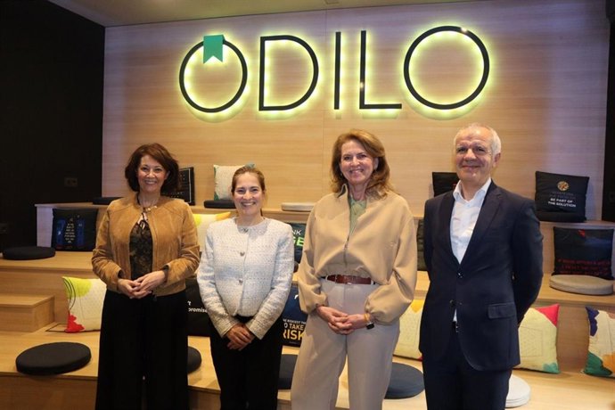 Beatriz García-Quismondo, Directora de Políticas Digitales, Sostenibilidad y Talento Digital de Ametic; Miriam Cordero, Chief Revenue Officer de Odilo; Sarah Harmon, Directora General de Odilo; Celestino García, Director General de Ametic