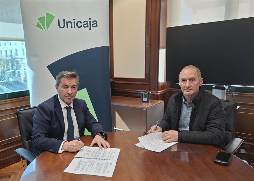 El director territorial de Unicaja en Málaga, Francisco José Reguera, y el secretario general de COAG en Málaga, Antonio Rodríguez.