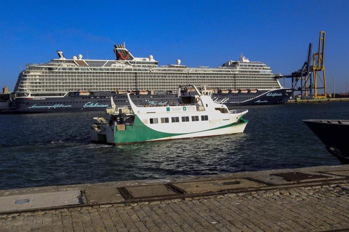Archivo - Catamarán de la Bahía de Cádiz. ARCHIVO.