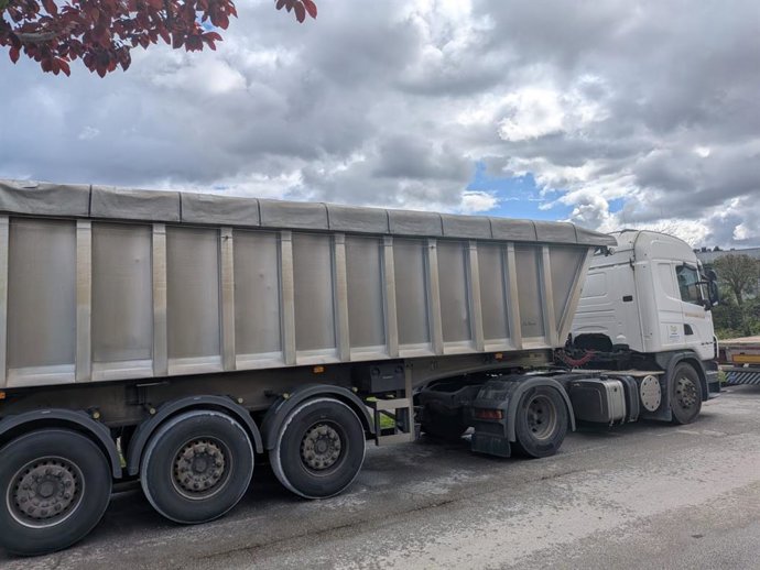 Camiones. Transporte por carretera. Trailer