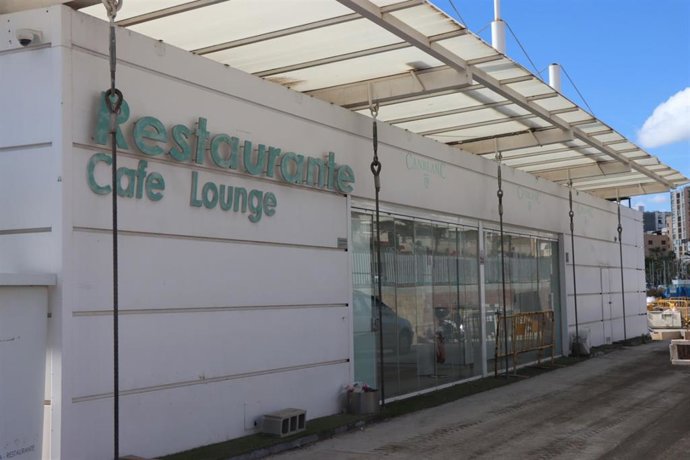 Antiguo restaurante en la dársena de Sant MagÍ