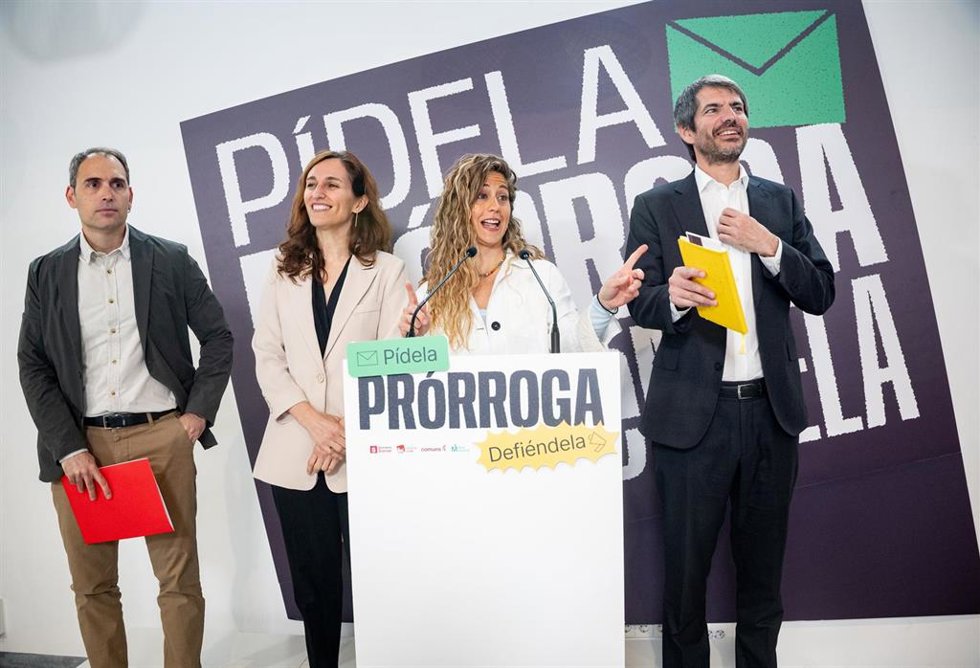 La coordinadora general de Sumar, Lara Hernández, interviene durante una rueda de prensa, en el Espacio Ecooo, a 6 de abril de 2026, en Madrid (España).