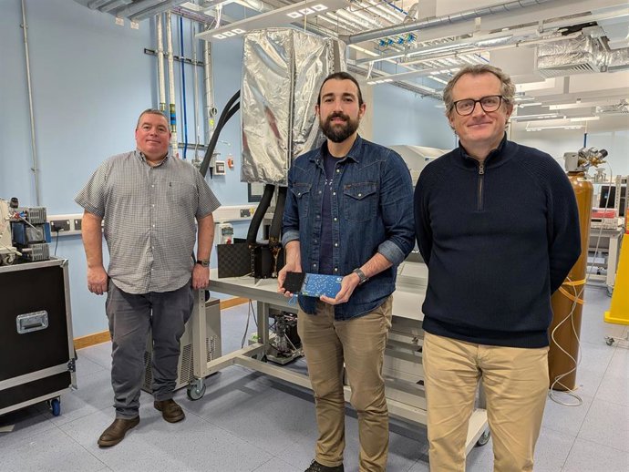 De izquierda a derecha, Tony Crawford (Leicester), Antonio Fernández (Universidad de Oviedo) y Chris Bicknell (Leicester).