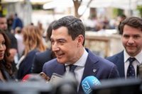 Moreno cree que la mayoría absoluta "depende de 15.000 votos" y minimiza el efecto del acuerdo de Por Andalucía