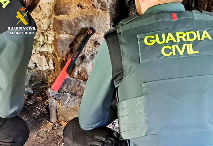 Hacha incautada al detenido