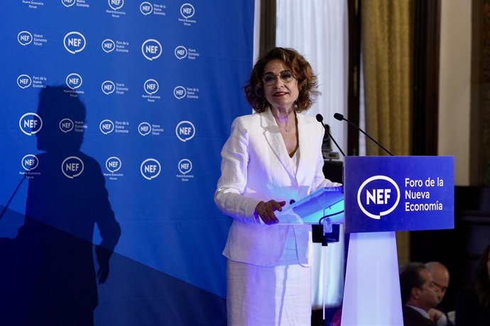 La secretaria general del PSOE-A y candidata a la Presidencia de la Junta, María Jesús Montero, interviene en una nueva edición de los desayunos informativos de 'Fórum Europa. Tribuna Andalucía' . A 7 de abril de 2026 en Sevilla (Andalucía, España). Centr