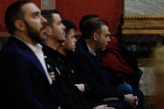 Archivo - El exministro Jose Luis Ábalos (d), y el empresario Víctor de Aldama (i), durante la audiencia preliminar en el Tribunal Supremo.