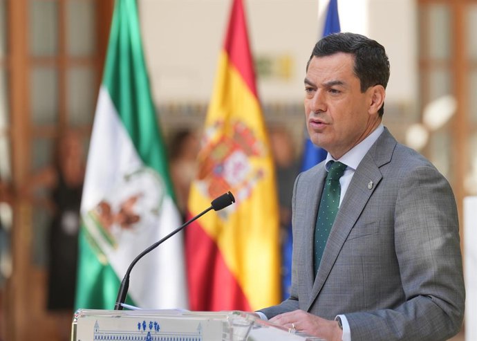 Archivo - El presidente de la Junta de Andalucía, Juanma Moreno, durante su intervención en el acto conmemorativo del 139 aniversario del nacimiento de Blas Infante. A 05 de julio de 2024, en Sevilla (Andalucía, España).El Parlamento andaluz homenajea est