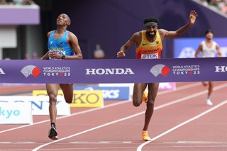 Archivo - 15 September 2025, Japan, Tokyo: Germany's Amanal Petros finishes second after behind Tanzania's Alphonce Felix Simbu in the men's final marathon in the 2025 World Athletics Championships in Tokyo. Photo: Oliver Weiken/dpa