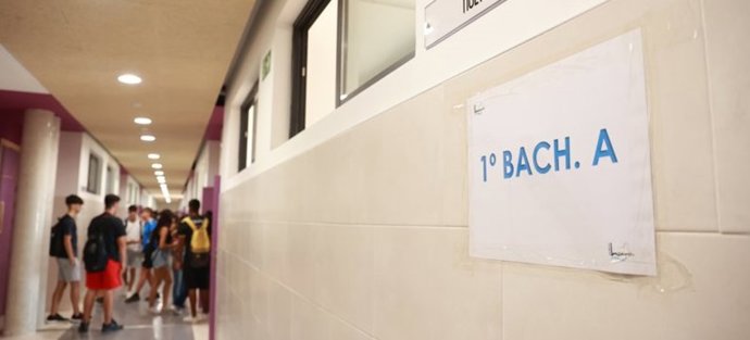 IMAGEN DE RECURSO DE ESTUDIANTES  DE BACHILLERATO