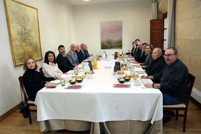 Representantes de la Coporación Municipal de León y del Cabildo de San Isidoro celebran la primera Legacía previa a Las Cabezadas.