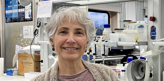 Núria Casals en el laboratorio.