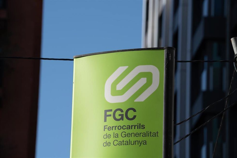 Archivo - Cartel de Ferrocarriles de la Generalitat de Catalunya, en la estación de Gràcia
