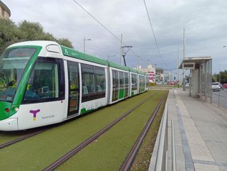 Tranvía de Jaén circulando en pruebas.