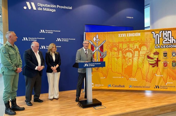 L presidente de la Diputación, Francisco Salado, presenta la carrera de los 101 kilómetros de La Legión junto al coronel jefe del Tercio Alejandro Farnesio Cuarto de La Legión, Fernando Sánchez Pérez