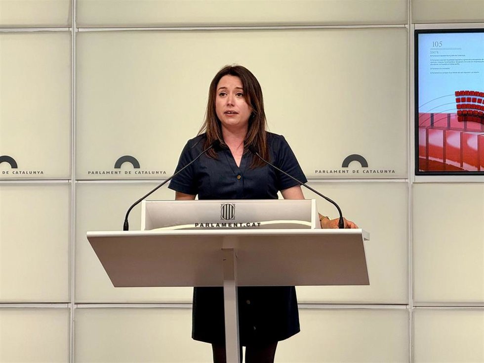 La diputada de la CUP en el Parlament Laure Vega en rueda de prensa.