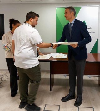 El delegado de Empleo, Empresa y Trabajo Autónomo de la Junta en Almería, Amós García Hueso, en un acto sobre ayudas a la inserción laboral.