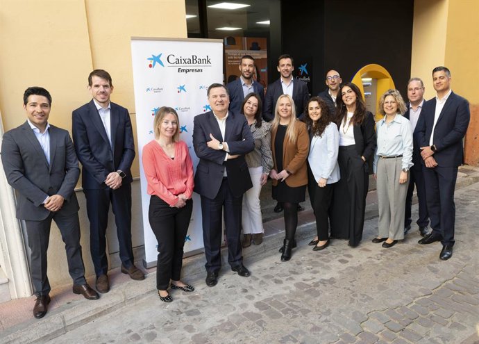 Inauguració del nou centre d'empreses de CaixaBank a Alzira