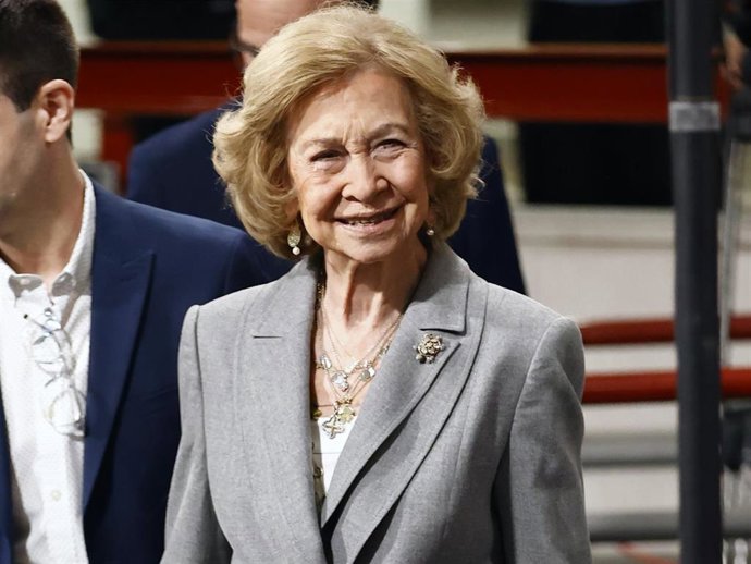 La Reina Sofía durante la visita a la Casa de la Radio, de RNE, con ocasión del 60º aniversario de Radio Clásica