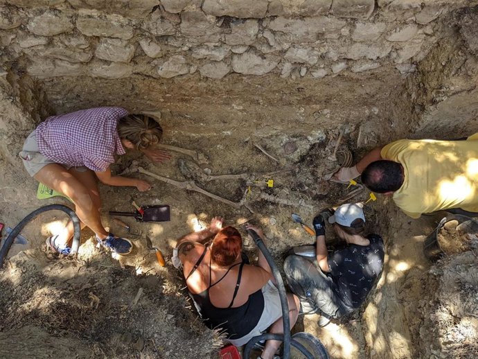 La entidades sin ánimo de lucro destinarán estas subvenciones a proyectos de exhumaciones o actos de dignificación de las víctimas de la Guerra Civil y el Franquismo.