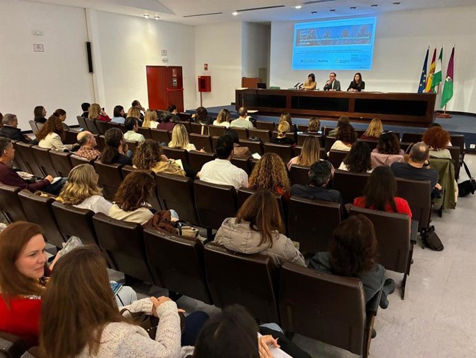 La Junta y Fundación CaixaBank Dualiza forman en Málaga a casi 200 orientadores educativos sobre la nueva FP.