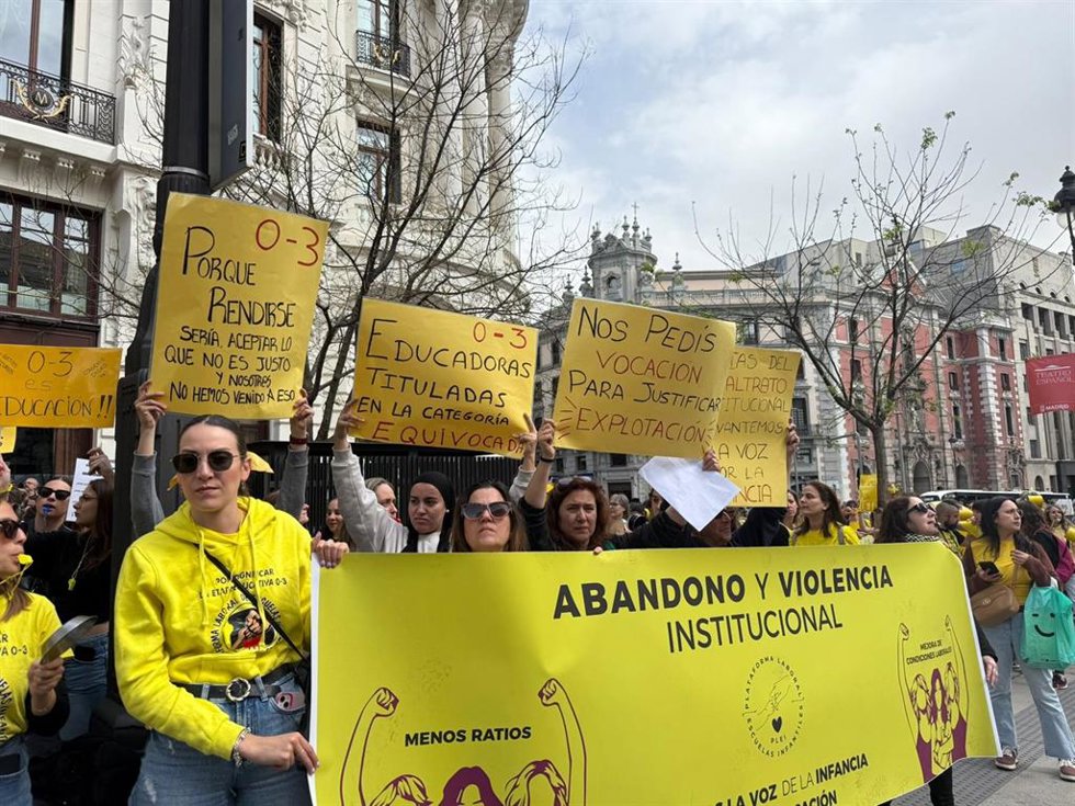 Concentración de las trabajadoras de escuelas infantiles frente al Ministerio de Educación.
